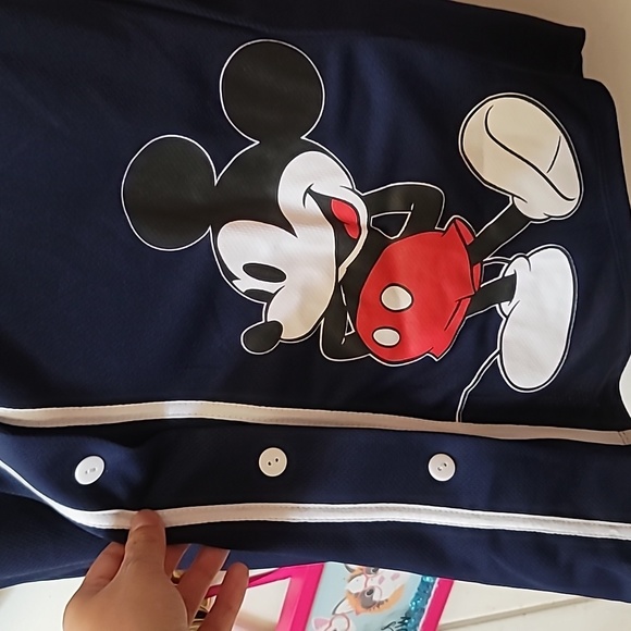 COPY - Disney jersey button down Mickey Mouse print graphic lightweight nwot M/… - Picture 2 of 5
